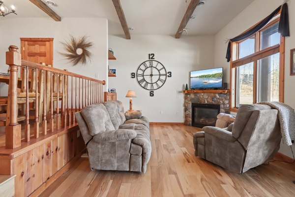 Living area with cable, smart TV, soundbar