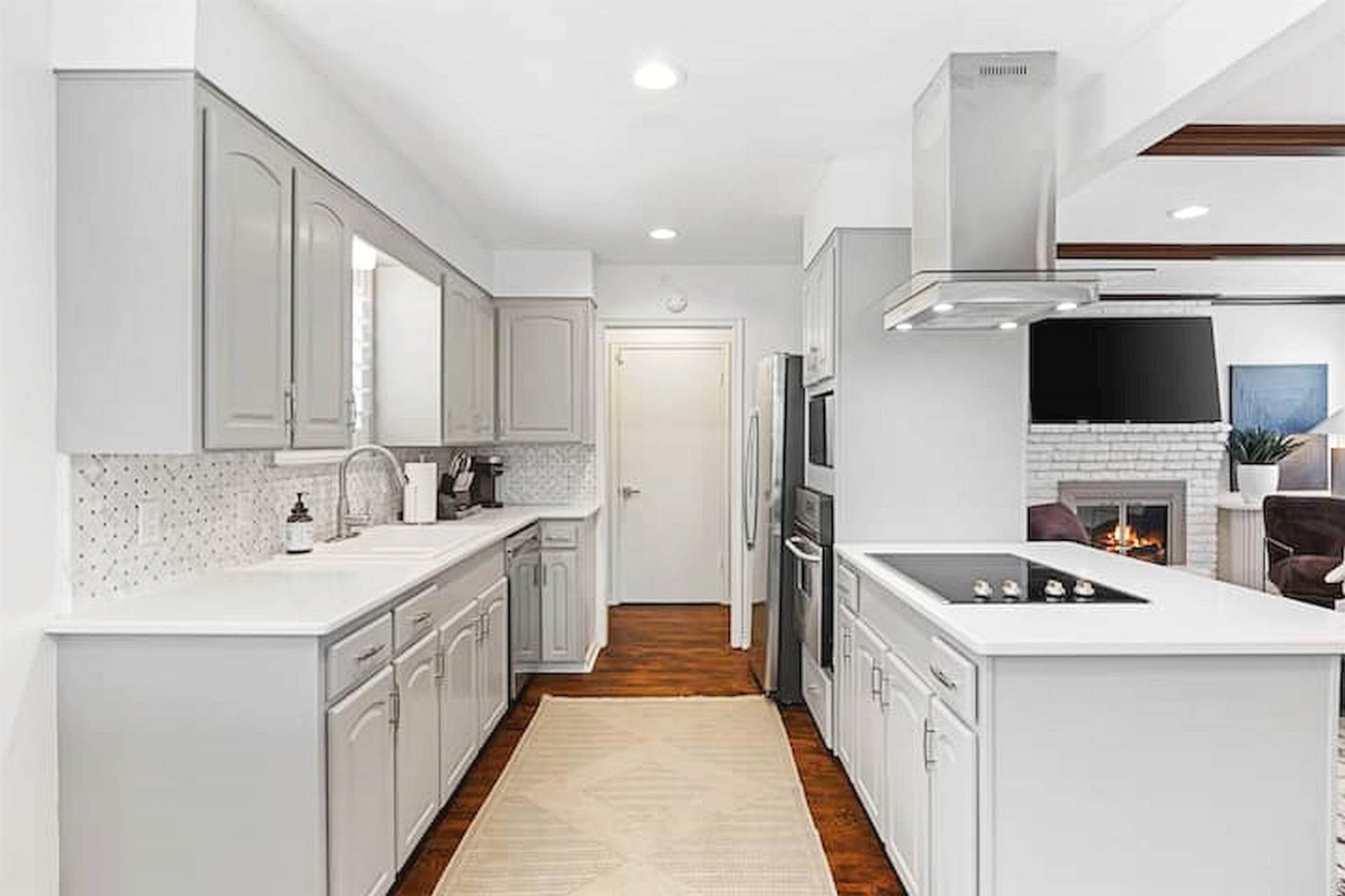 Bright and spacious kitchen featuring modern finishes, generous prep space, and an open layout perfect for cooking, entertaining, and everyday comfort. ✨🍽️
