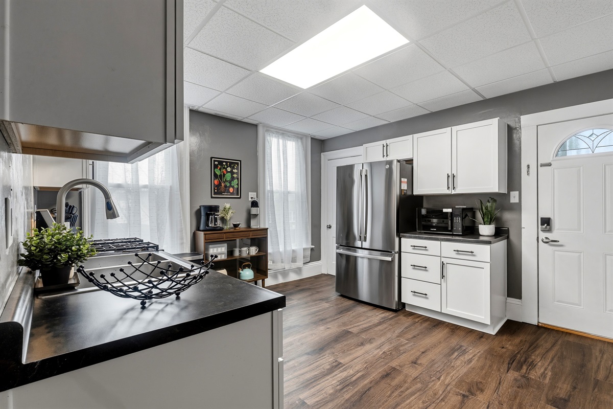 Fully equipped kitchen with stainless steel French door refrigerator & gas stove