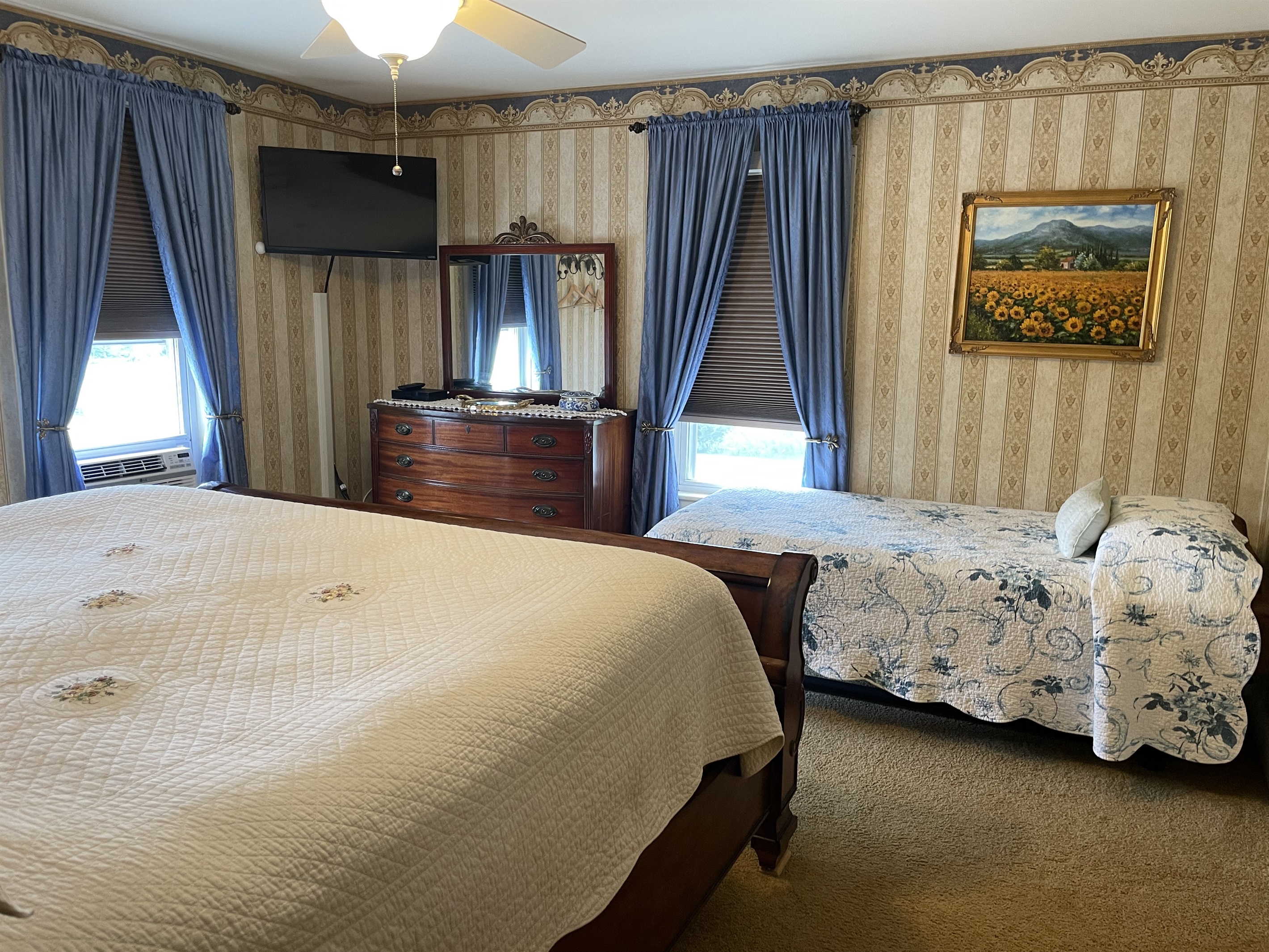 King + trundle in Tuscany bdrm