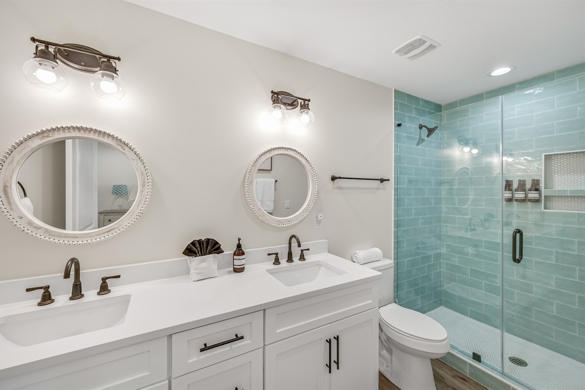 King Suite #7: Private Bathroom (third floor)