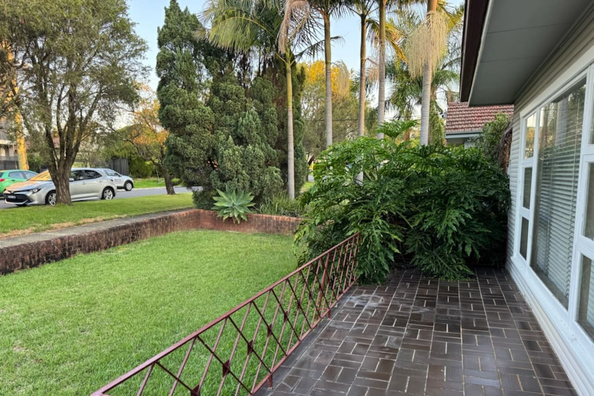 Nice porch, grass, neat and tidy, Family home, blacktown central.