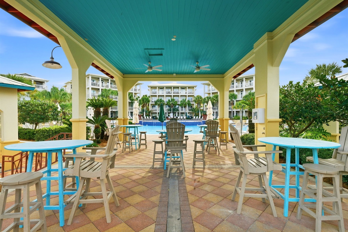 Join us for beverages for all ages at the poolside Seacrest Cafe.