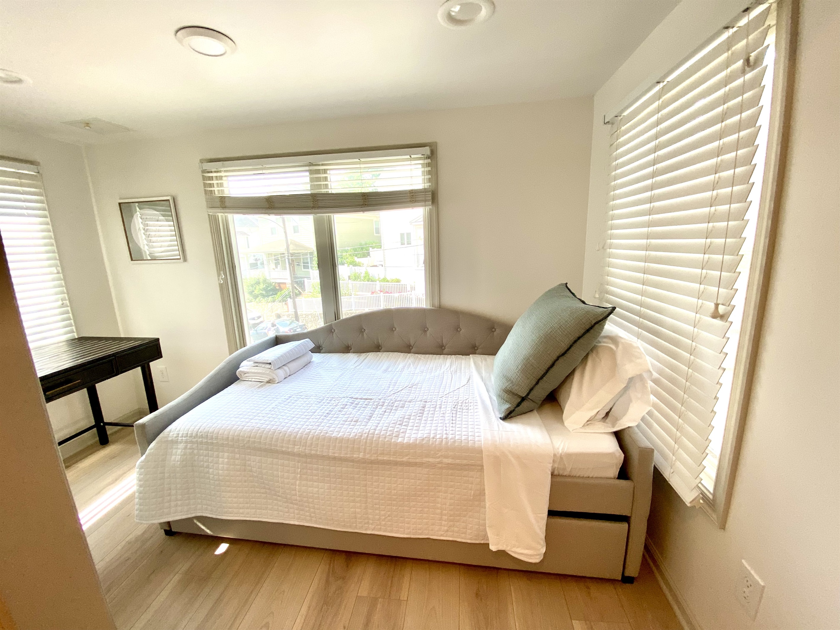 Twin size day bed!