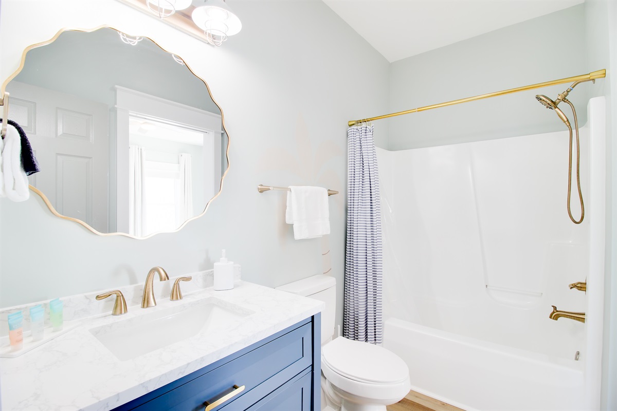 Bathroom 2 - Full Bathroom