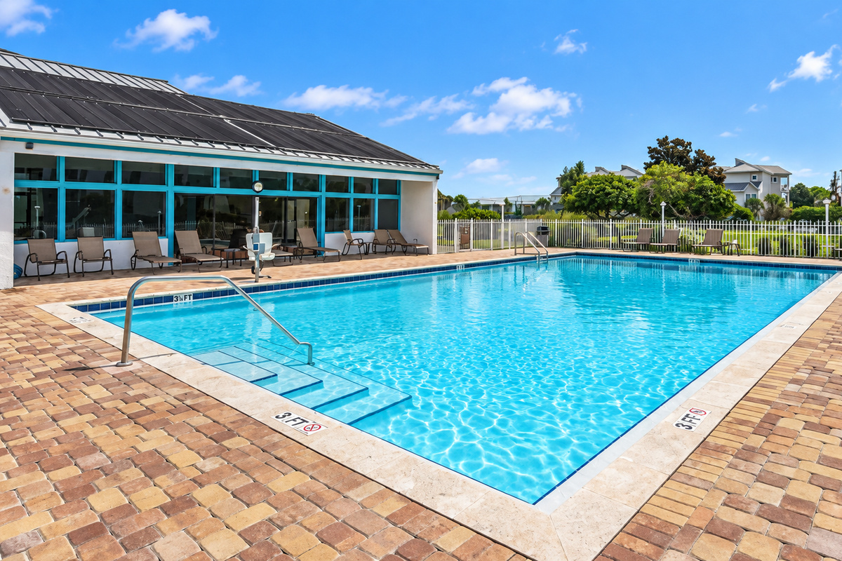 The community pool is just a few steps away from the backyard! 