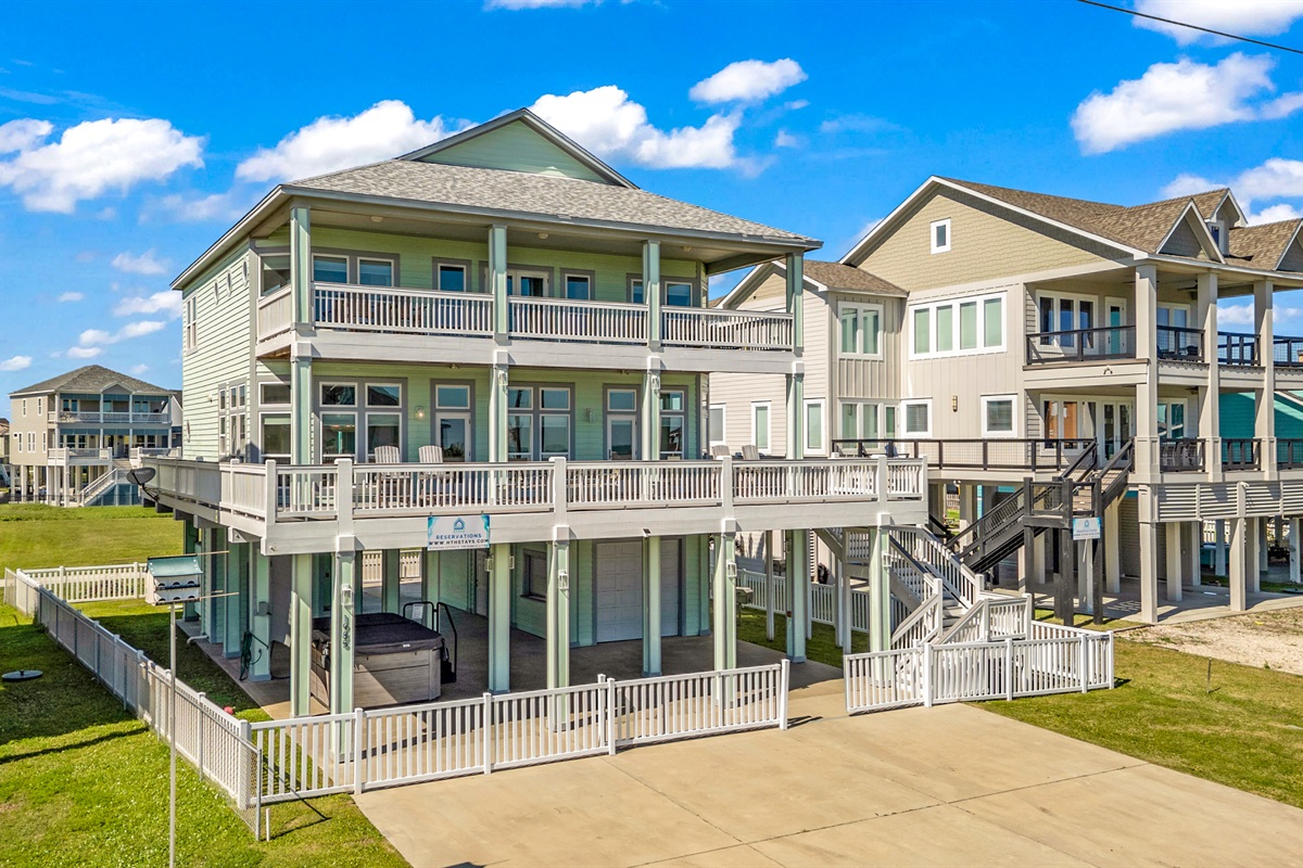 Crystal Paradise Exterior: Spacious beach home with inviting outdoor areas where you can enjoy both sunny afternoons and peaceful evenings.