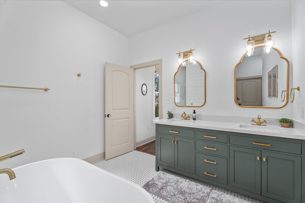 281a19fb5bc641c2ac1cb4e312ef4a17 Large | Beachhouse | Texas | TX | Vacation Homes | Galveston | Crystal Beach | Kokomo | Breezy Days | Beachfront Elegance | Sunrise Serenity | Southern Sands Property Management, LLC