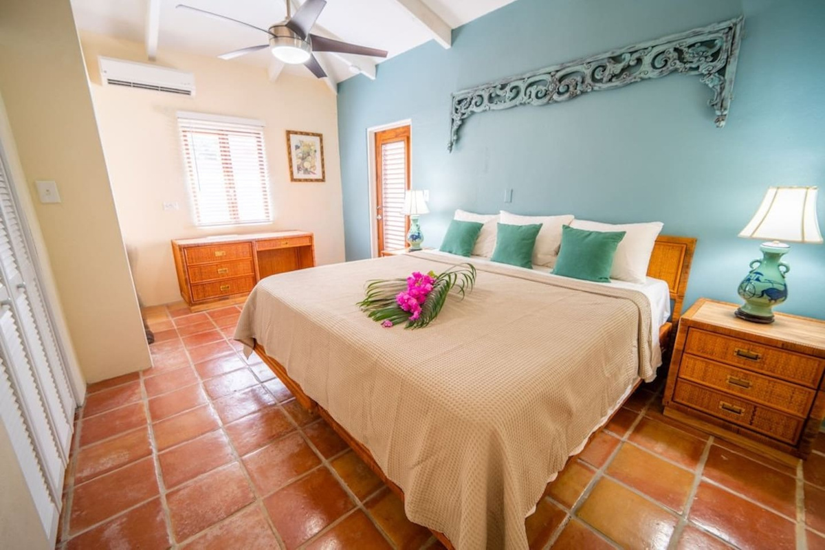 Bedroom 3 (King bed)