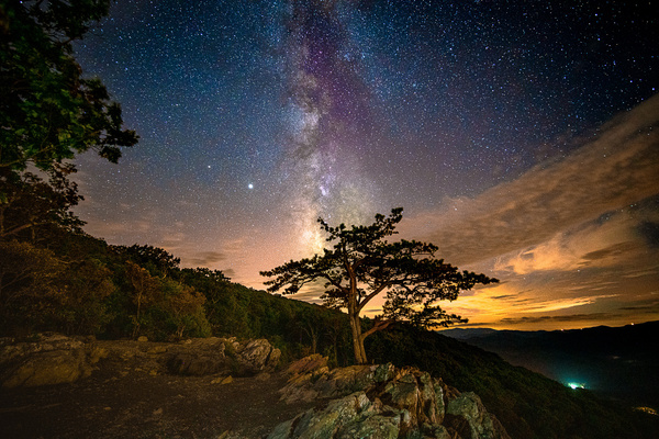 Escape the city lights and enjoy spectacular stargazing in Virginia’s Blue Ridge Mountains. Photo: Rachel DeBusk, Virginia Tourism Corporation