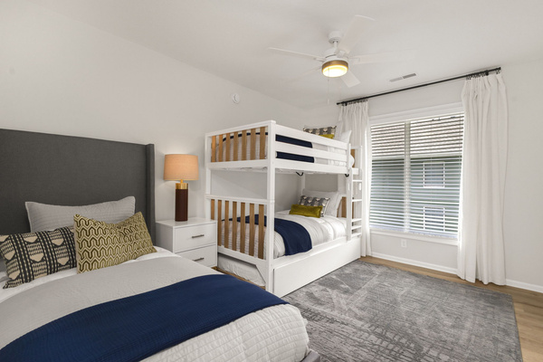 Walk to ND Luxury 2BR/2BA Condo Balcony + Parking, photo 15