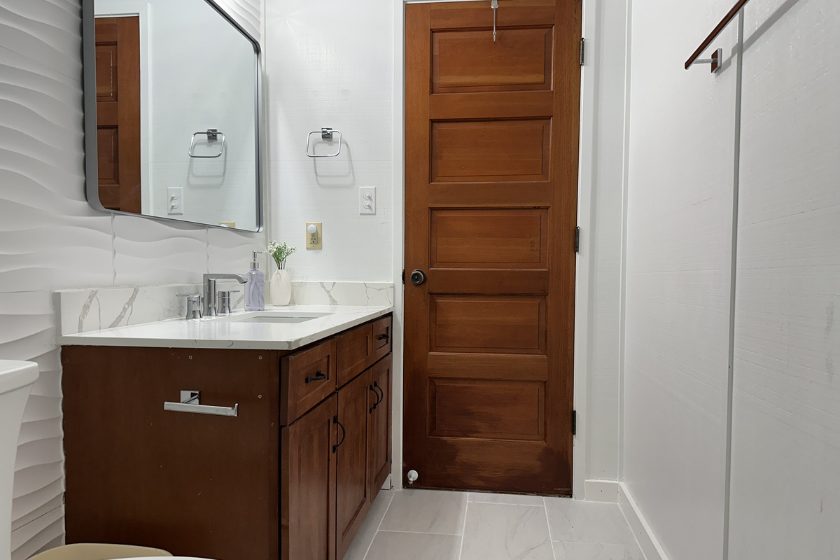 Full Bathroom