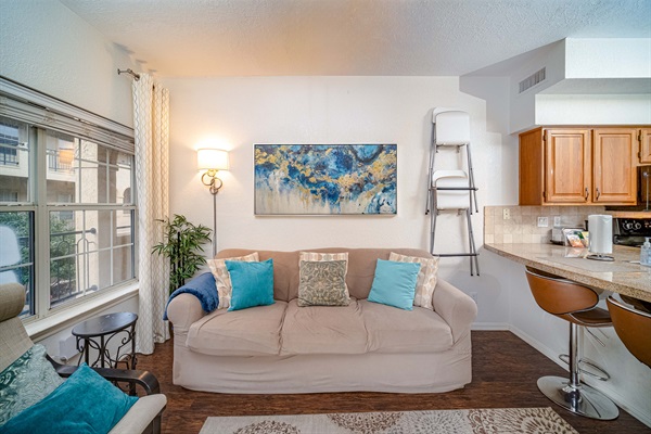 The Cozy Enclave - Bursting with Amenities