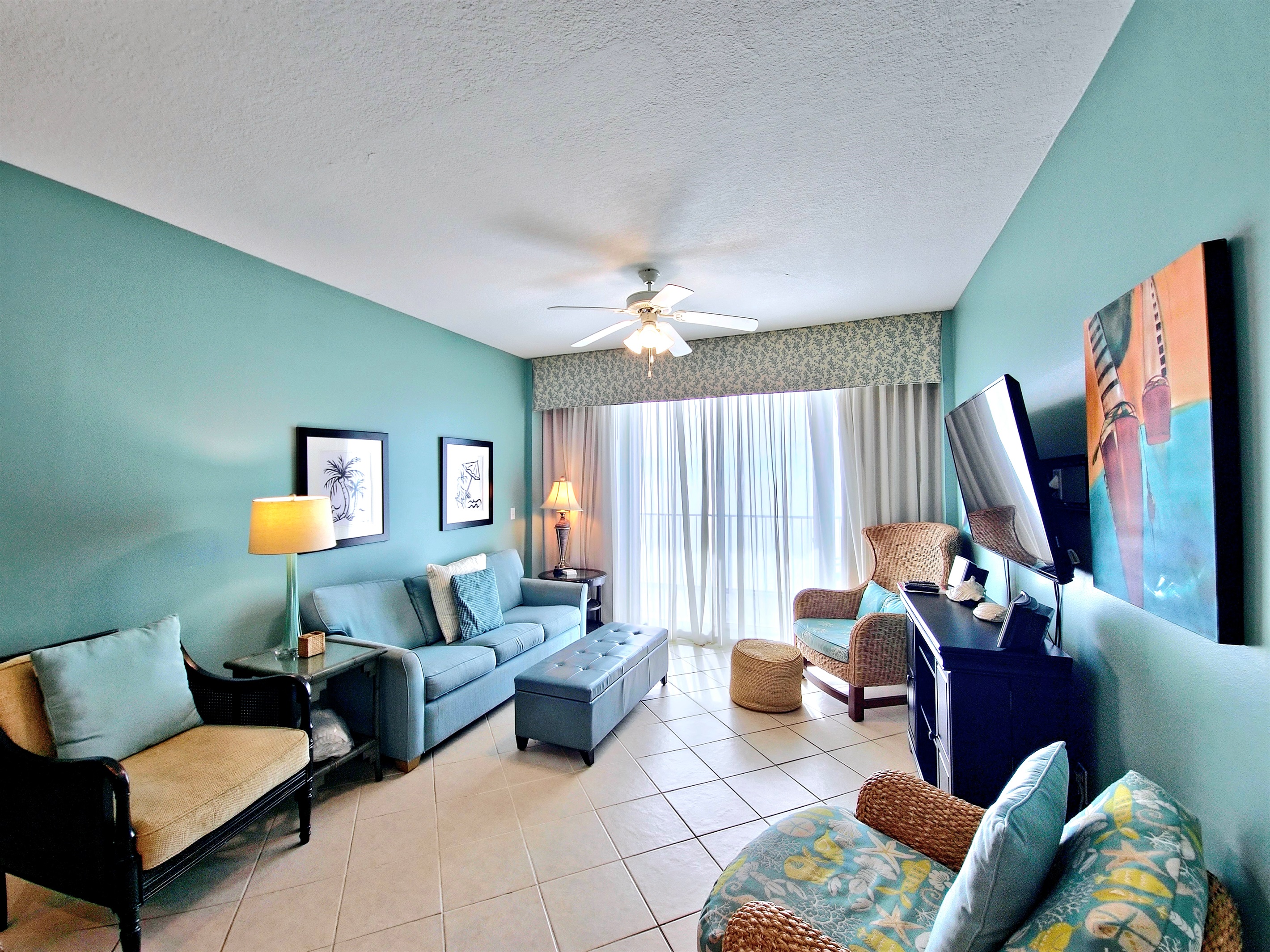 living room with flat screen tv