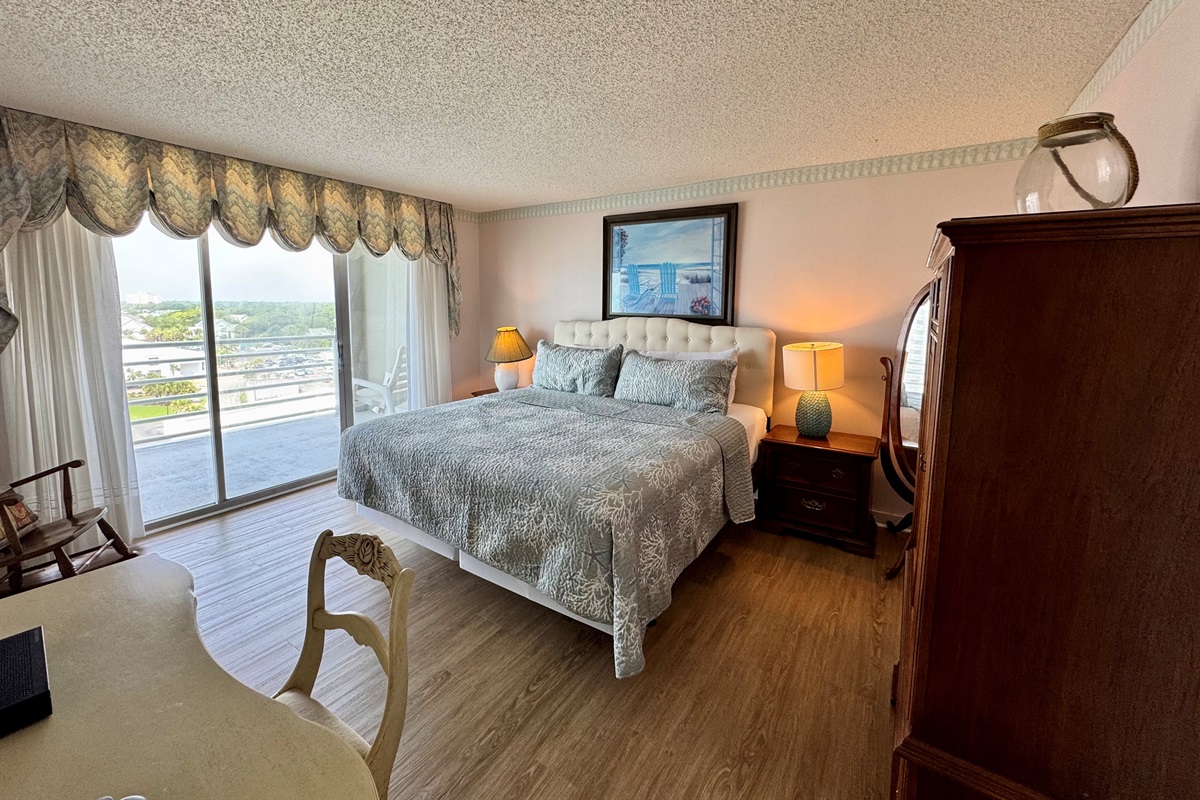 King in main Bedroom