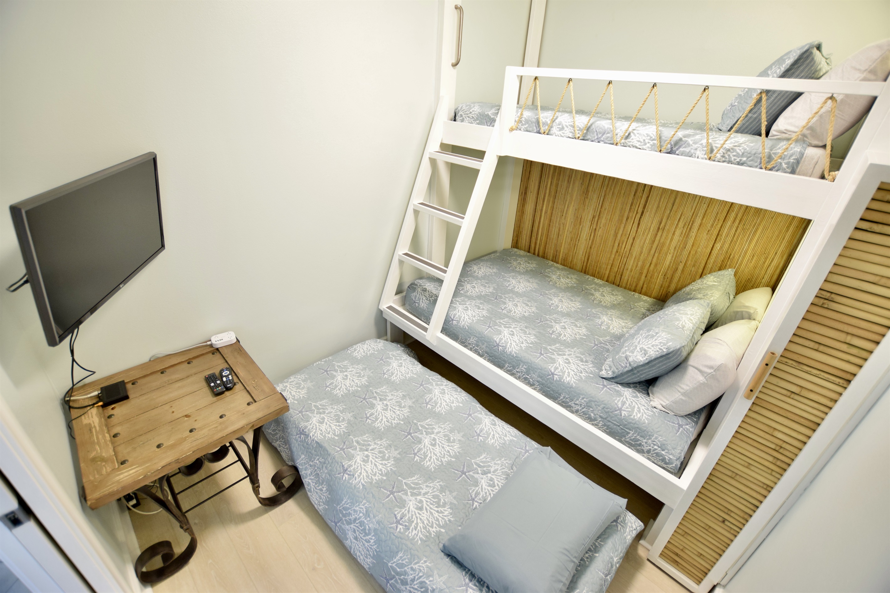 Azure #117: Bunk Room