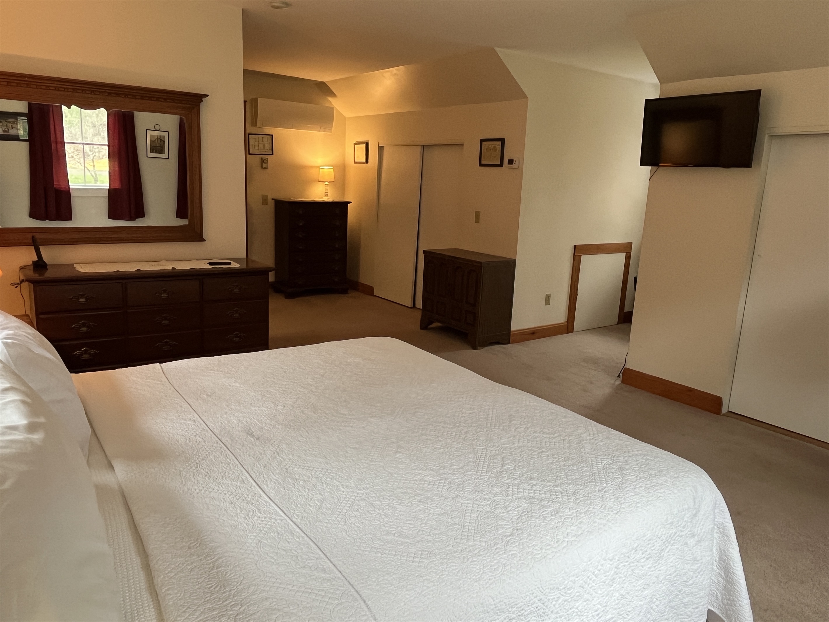 King primary bedroom with ensuite bath
