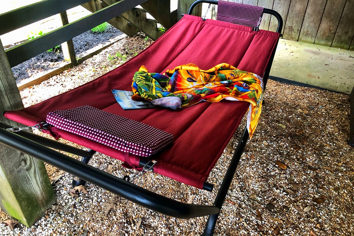 Captain's Cabin OBX — red hammock