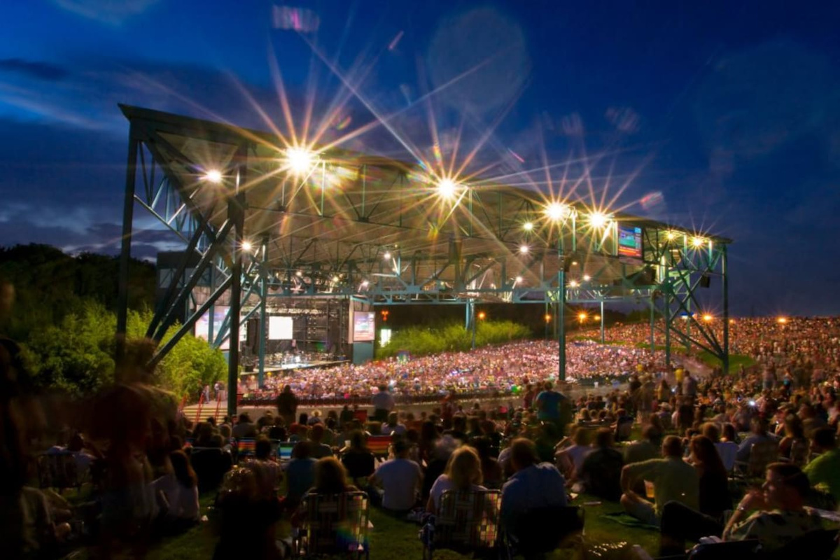 Veterans United home Loans Ampitheater just 10 minutes away!