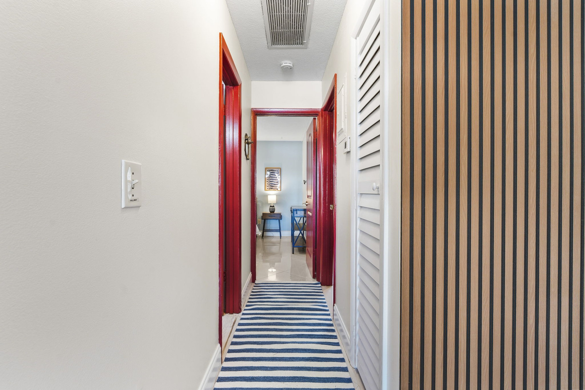 Hallway to both Bedrooms