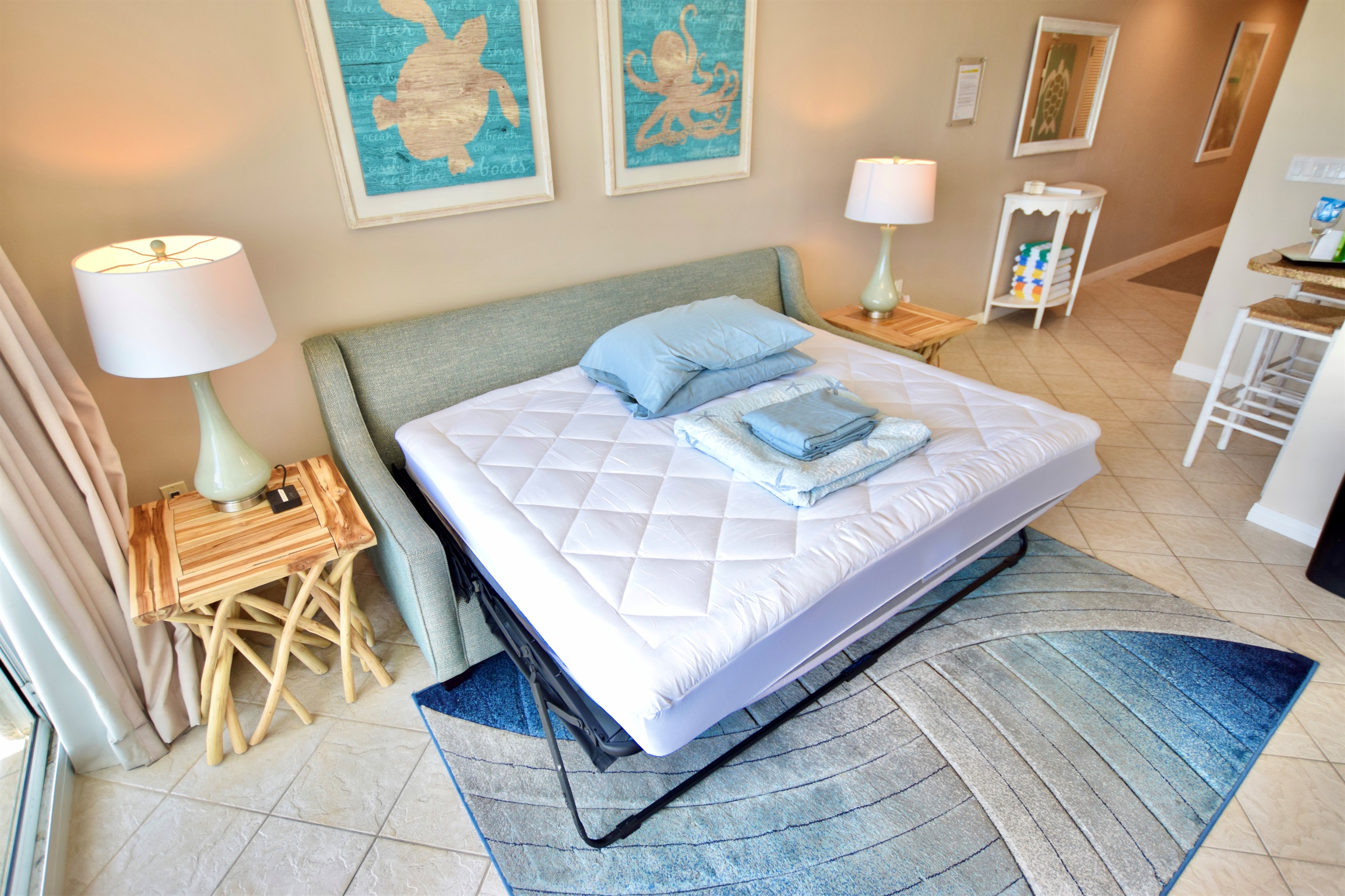 Destin West Gulfside #309 - Sleeper sofa with thick "Cozy" mattress