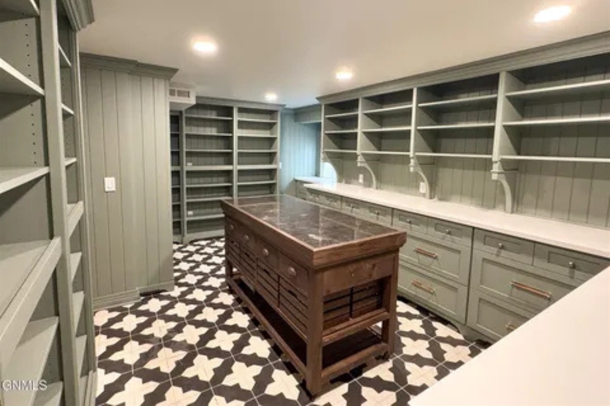 This added storage area gives you even more space to settle in comfortably.