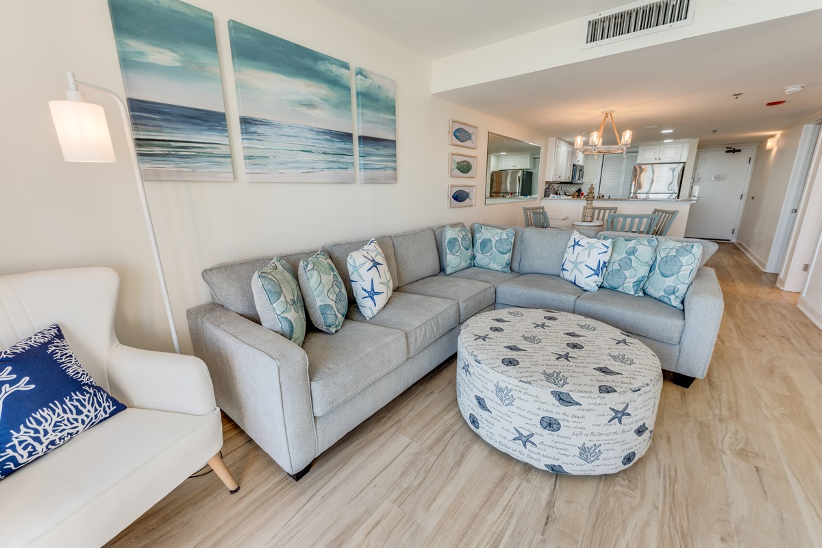 Living Room with Stunning Views🌊☀️