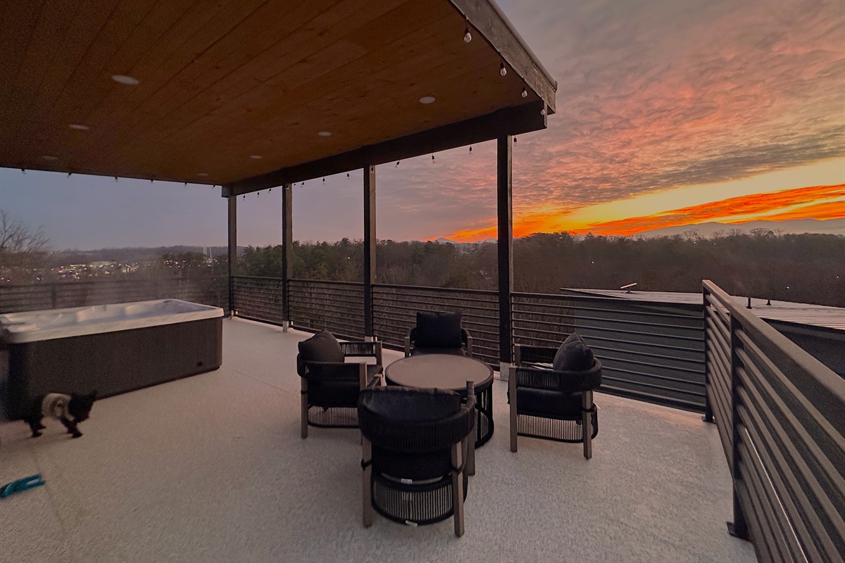 Floor 4 - Rooftop Deck: Morning sunrise