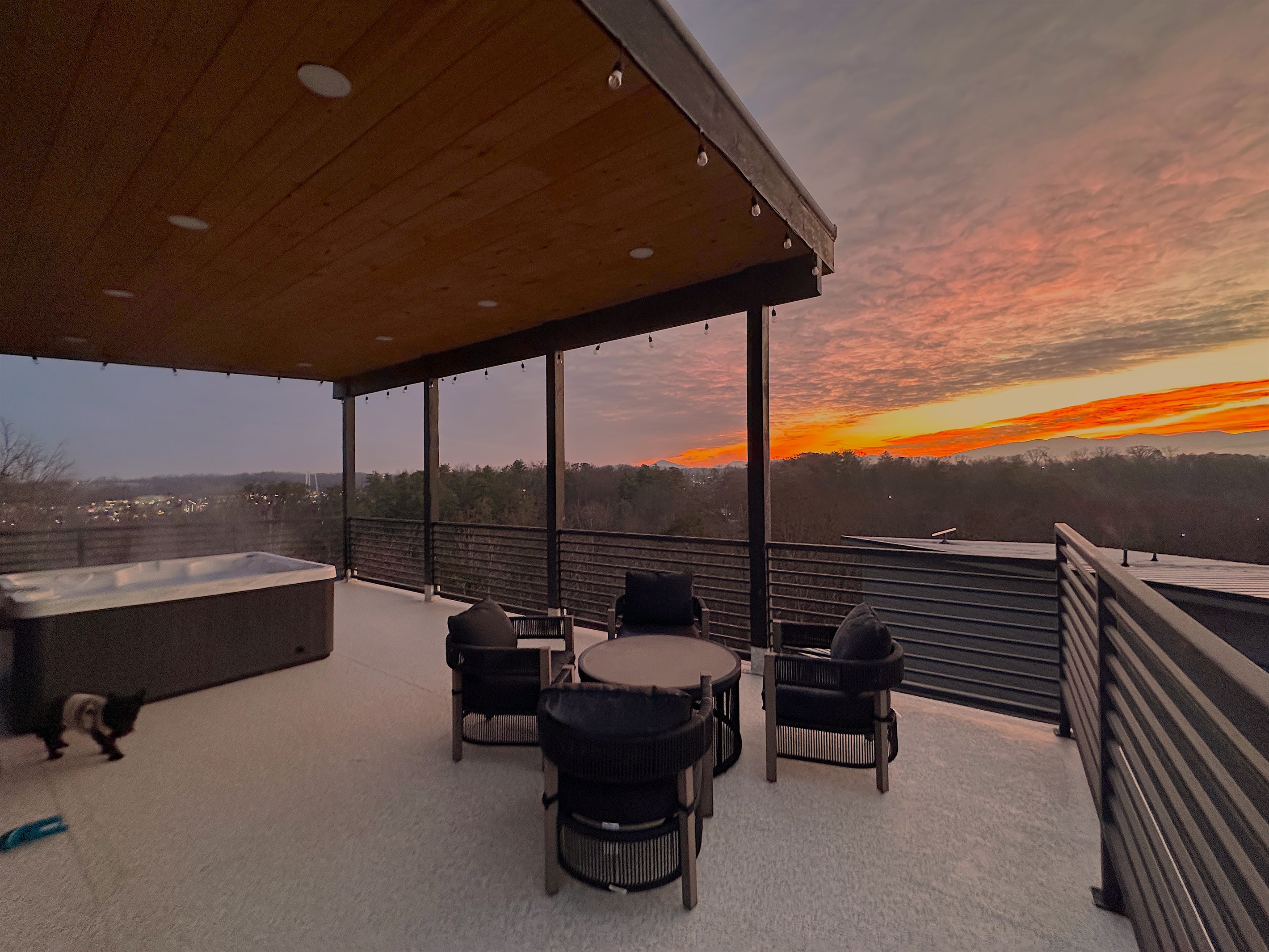 Floor 4 - Rooftop Deck: Morning sunrise