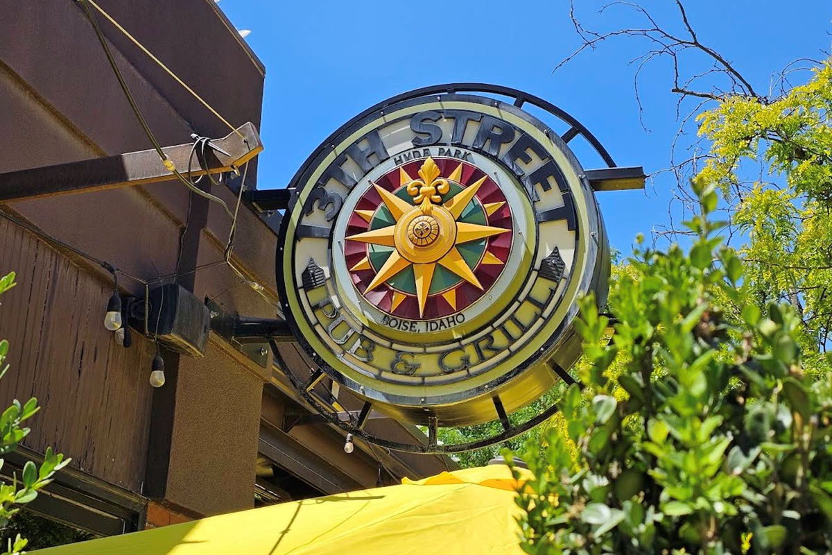 13th Sreet Pub & Grill in Hyde Park