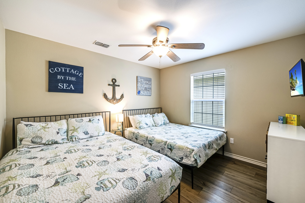 2nd Bedroom: Two queen Beds