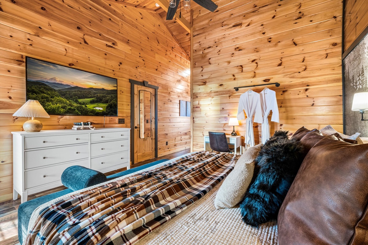 Comfort meets entertainment - TV included for your stay 🌿