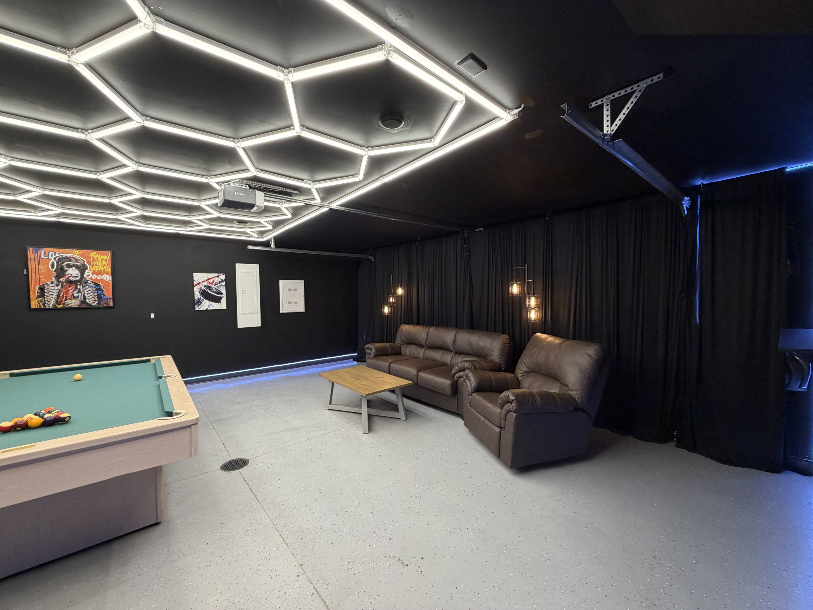 Garage Game Room. Arcade, Pool Table, Couch, Recliner 60" TV