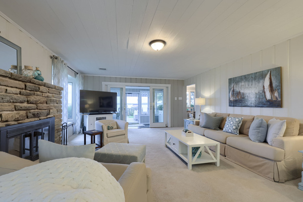 Spacious Living Room