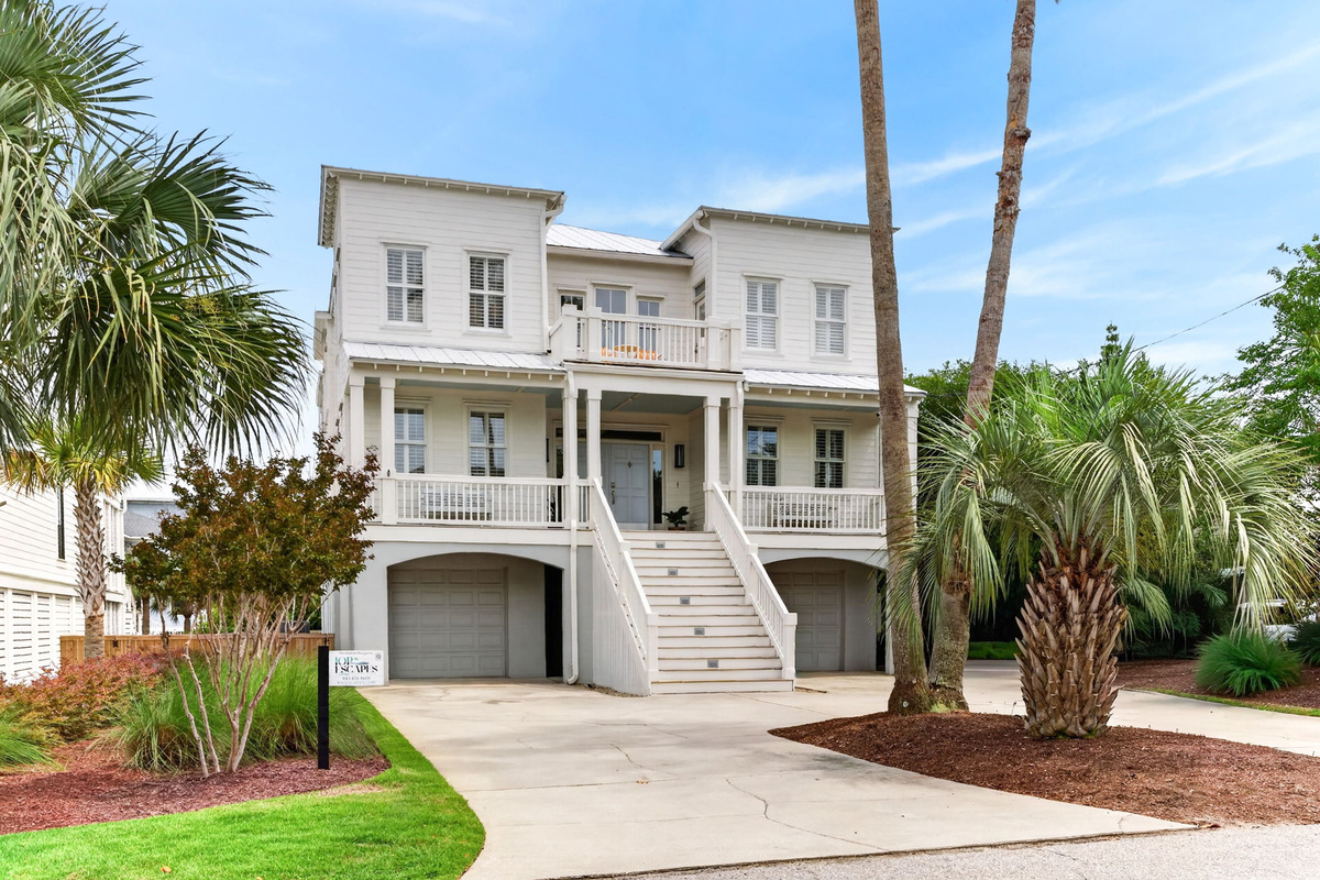 Front of House | Twin Palms | 914 Carolina Blvd | Isle of Palms, SC | IOP Escapes
