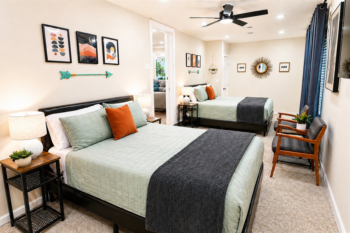 Bonus Large bedroom with 2 queen beds