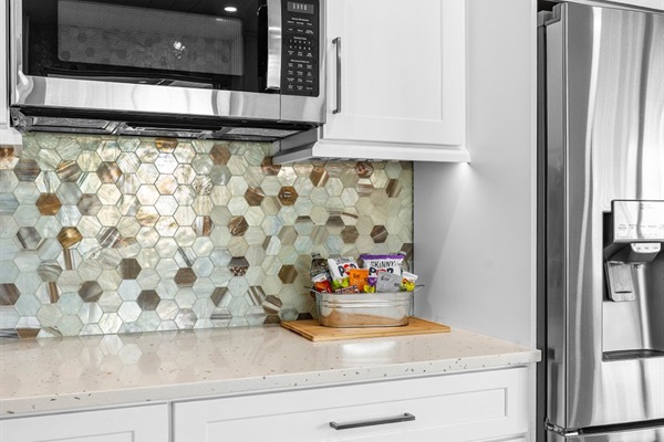 Built-in microwave and snack station for added convenience