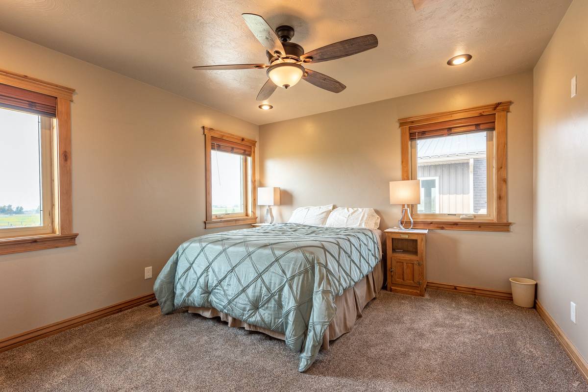 5th Bedroom -Queen Size Bed on 2nd Floor.