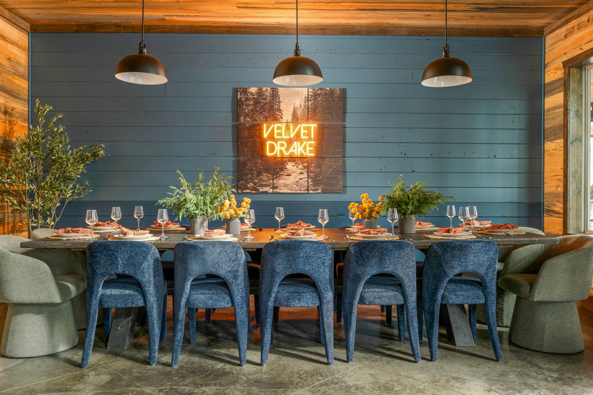 Dining Room: Gather around the vibrant table adorned with stunning décor and mood lighting!