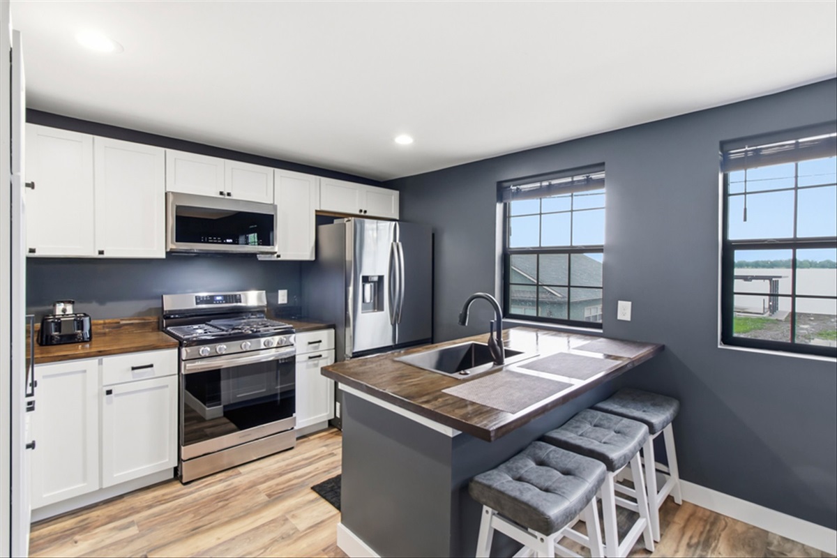 The Loft on Waterbury - Kitchen
