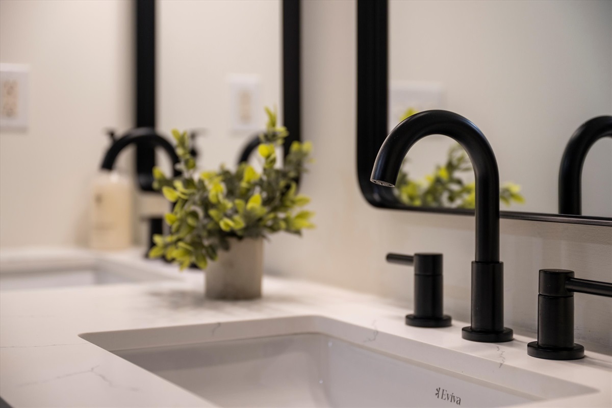 Double vanity in bathroom