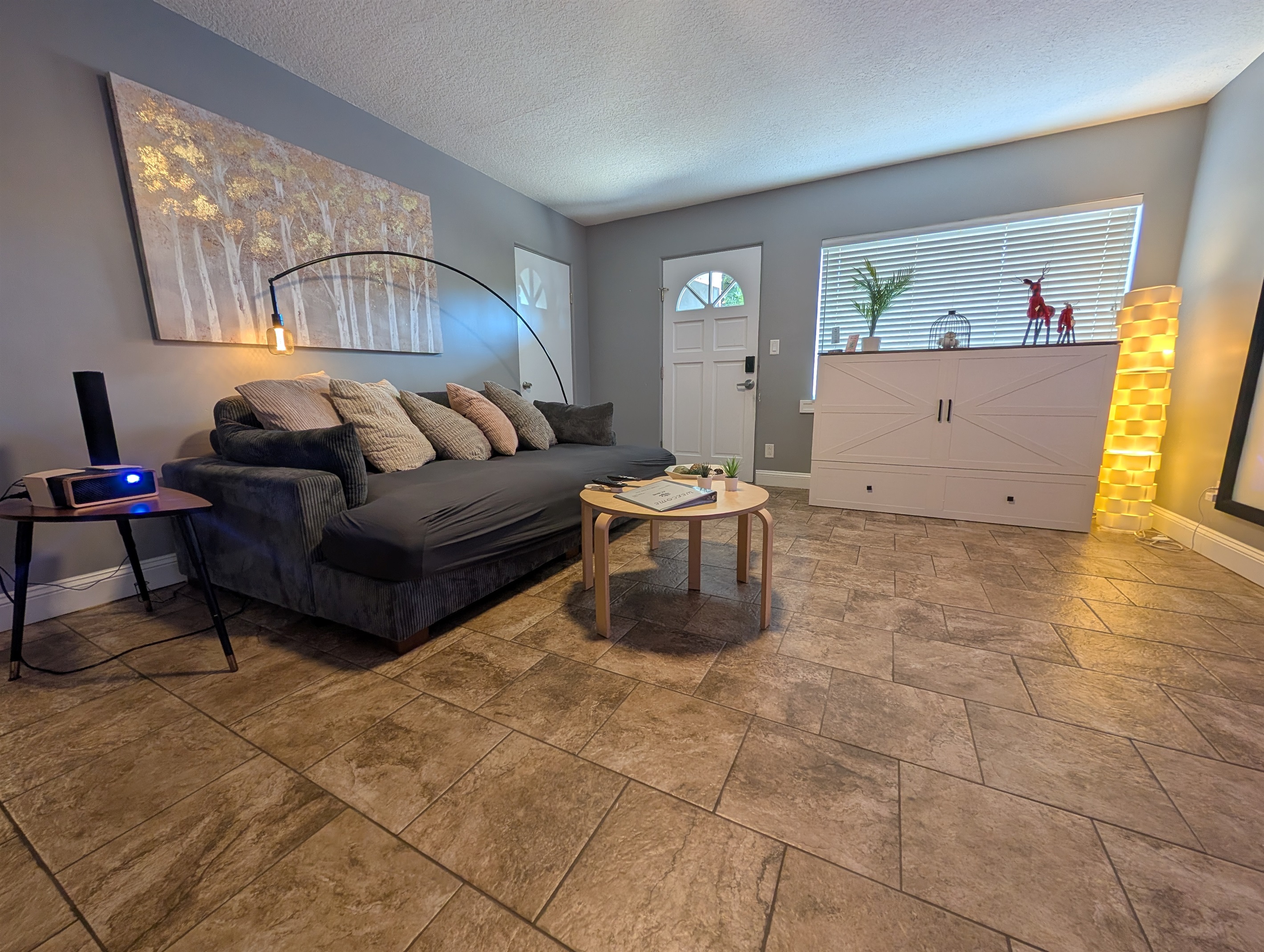 Group Retreat w/ Projector, Pool Table & Parking