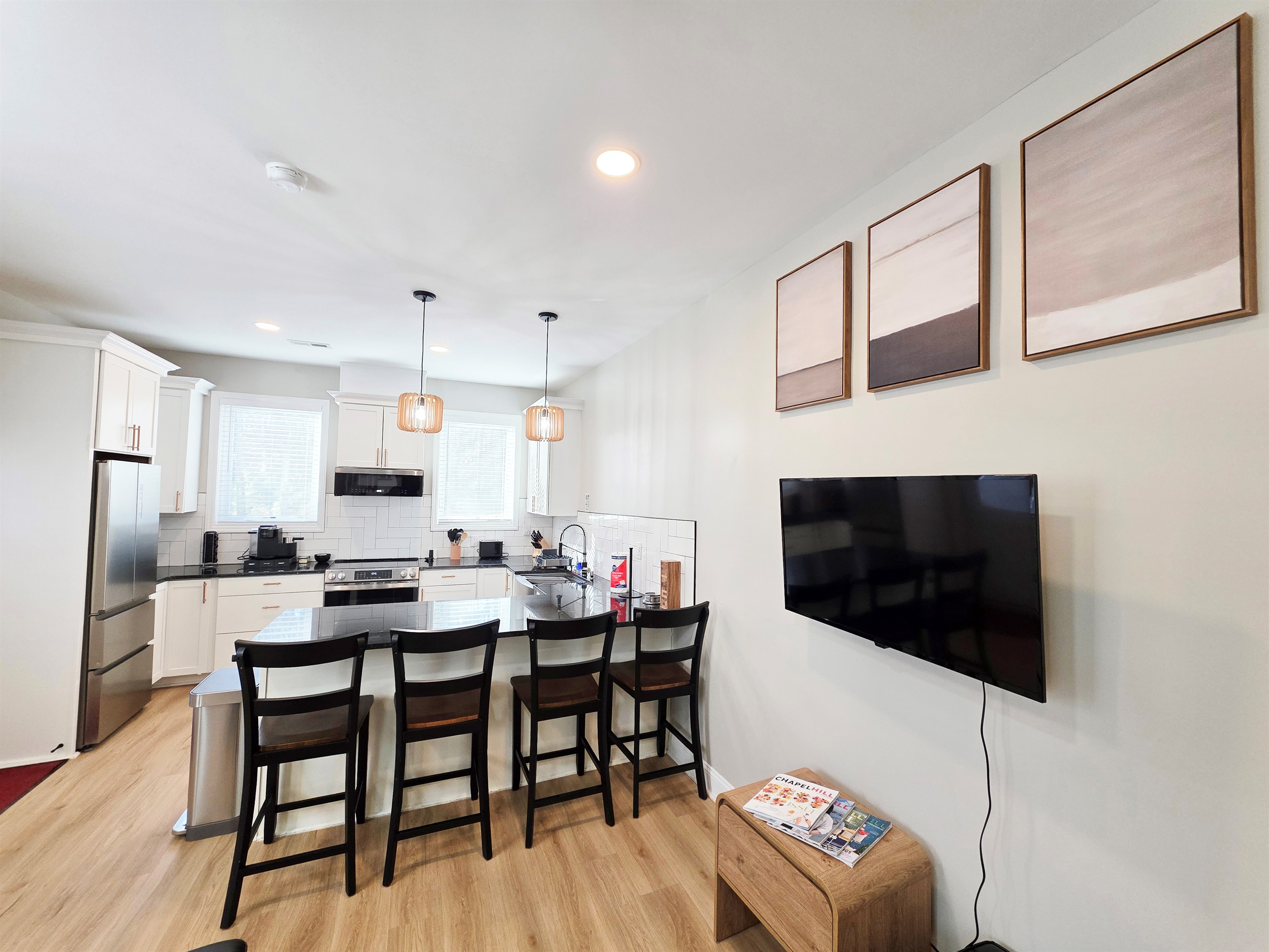 Living Room & Dining Area - with 42" TV