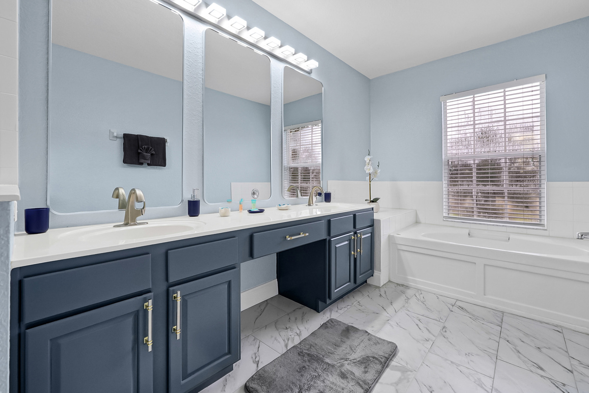 Primary bath with double vanity and tub