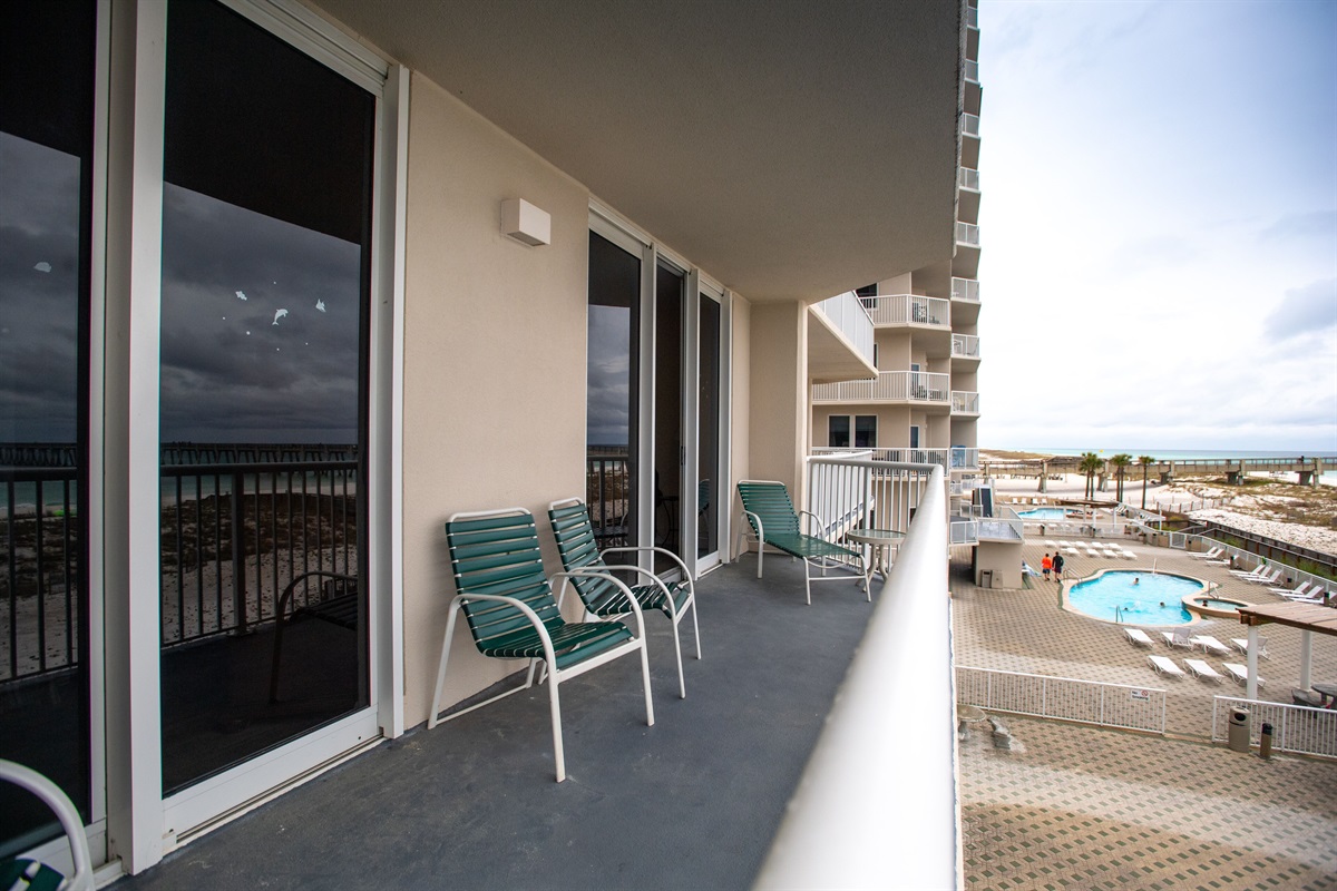 Large balcony that faces the Gulf of Mexico.
