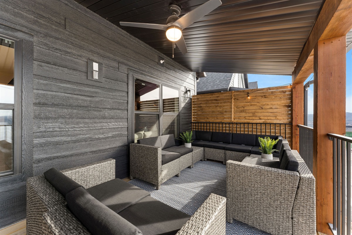 Lower deck seating