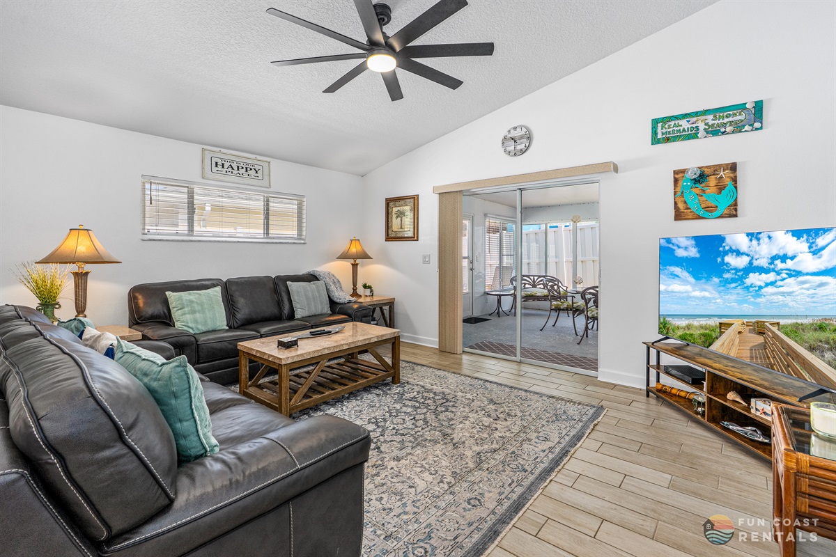 Living Room with Smart TV and ample seating!