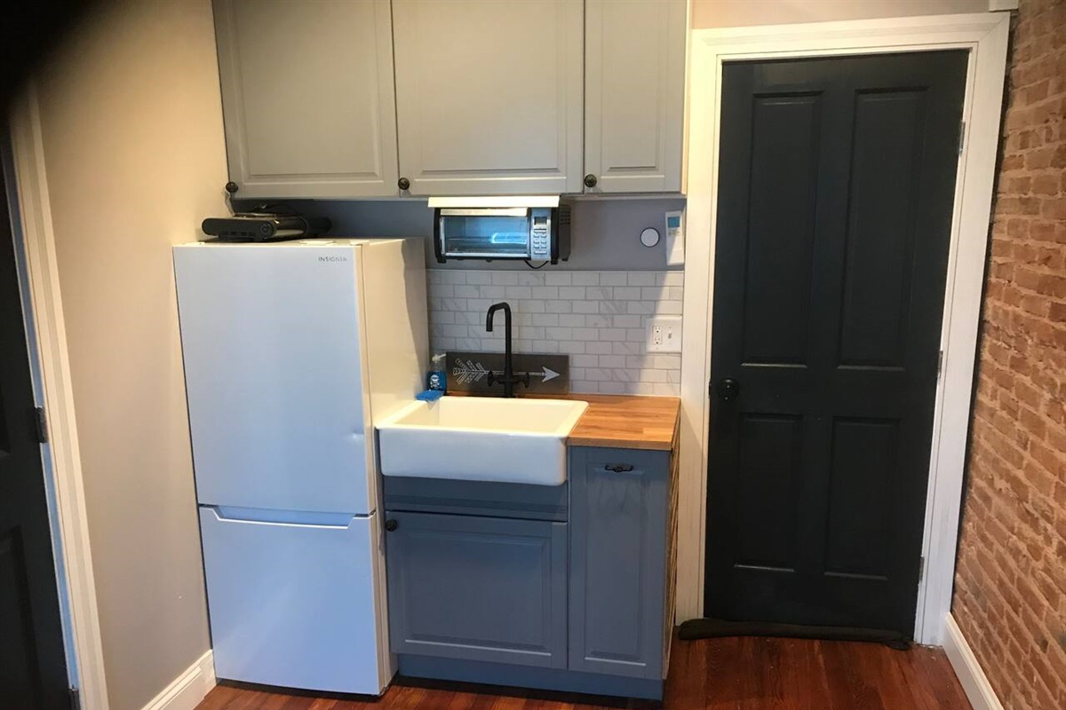 Ensuite Kitchenette. Equipped with toaster/convection oven, microwave, utensils, silverware, pot/pans, electric double cook top, refrigerator/freezer, sink.