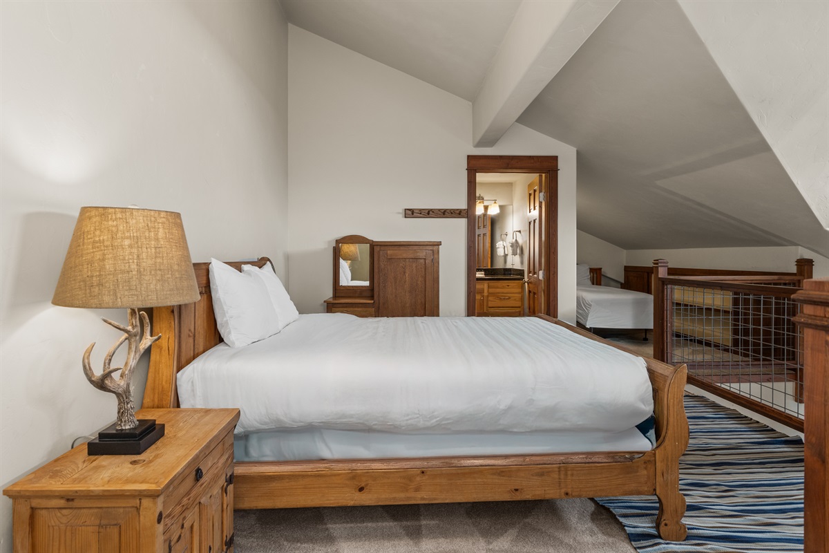 Bedroom 2 | Queensize Bed