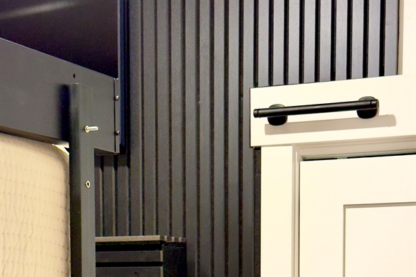 Removable, strong steel ladder for access to the bunkbed